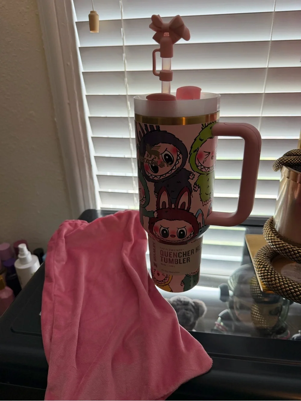 Stanley Pink Quencher tumbler Labubu !!!!!! new with bag ! - Picture 4 of 4